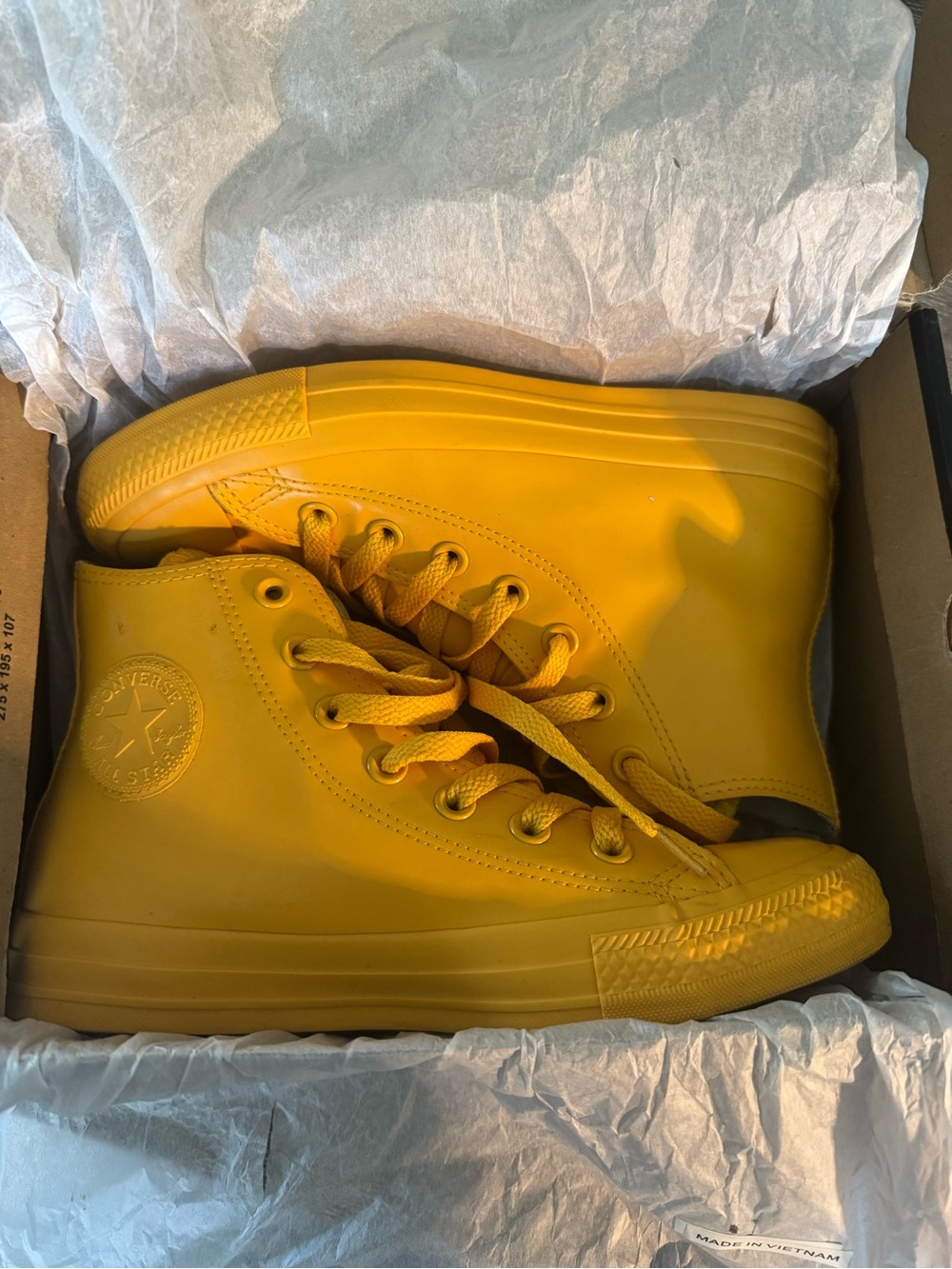 Converse / Women’s 6 / Men’s 4 / Rubber